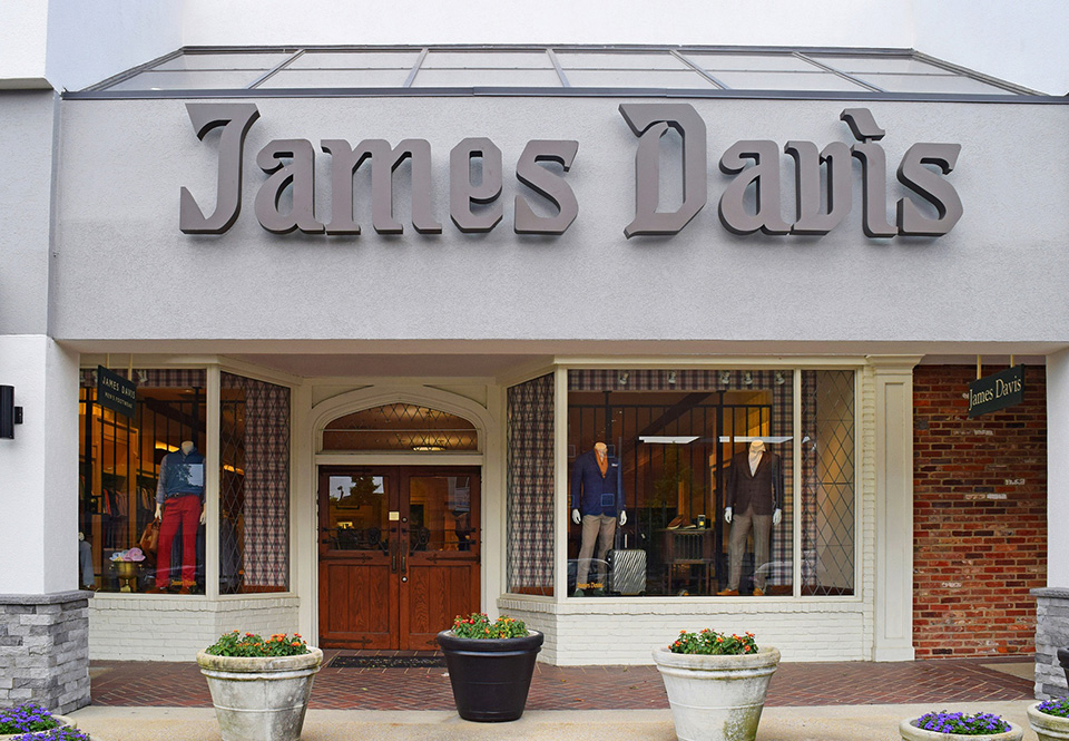 Fachadas de Lojas de Roupas Masculinas James Davis
