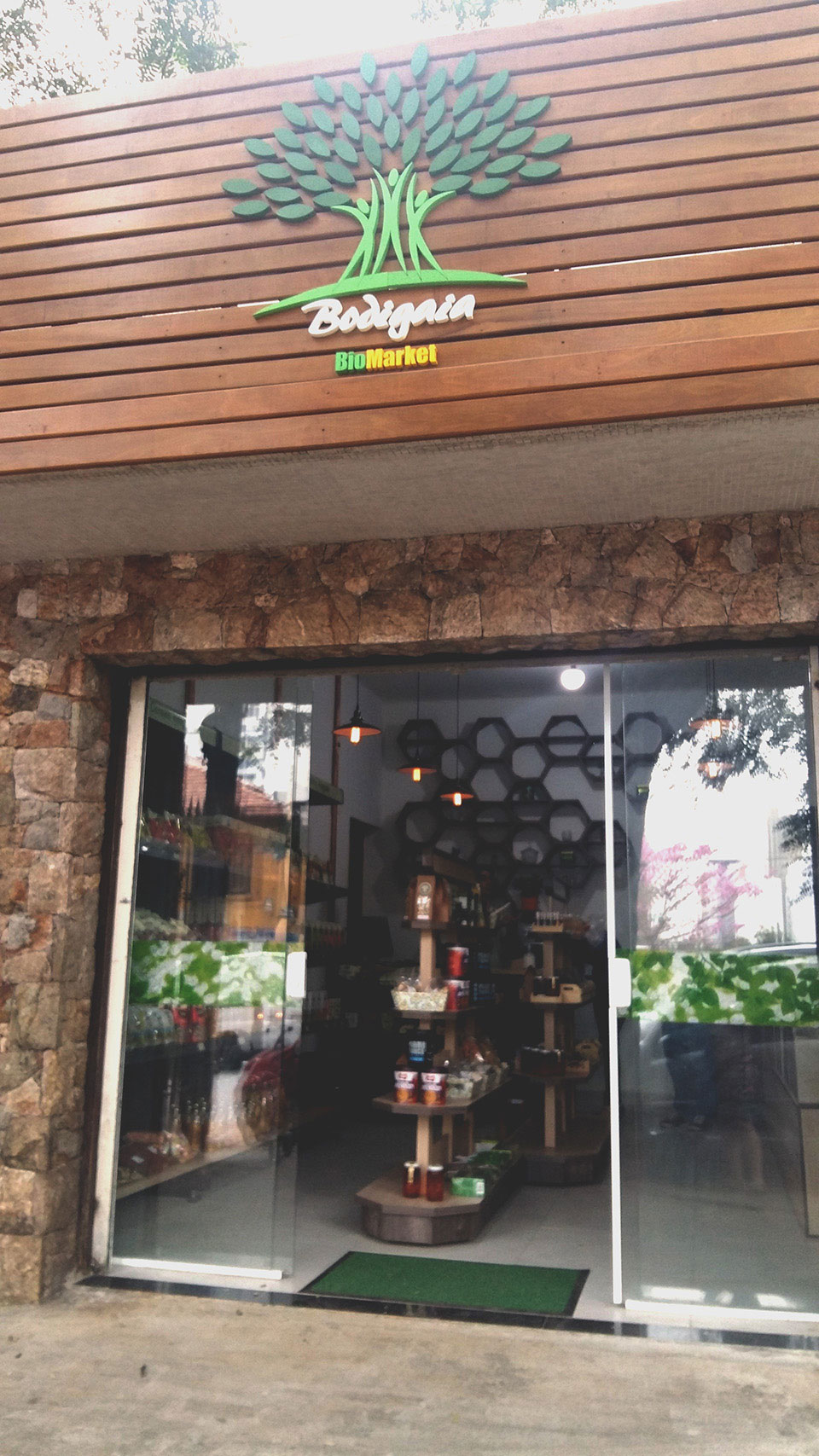 fachada de loja com estilo rustico